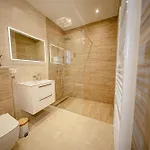 House Greenside - With A Pool Holiday home *