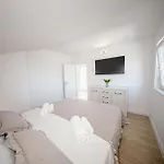 Holiday home House Greenside - With A Pool Kotlenice