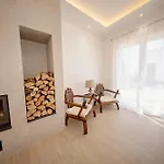 House Greenside - With A Pool Holiday home