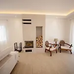 House Greenside - With A Pool Holiday home