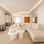 House Greenside - With A Pool Kotlenice