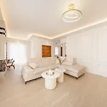 House Greenside - With A Pool Kotlenice