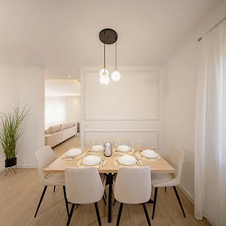 Tatil Evi House Greenside - With A Pool Kotlenice