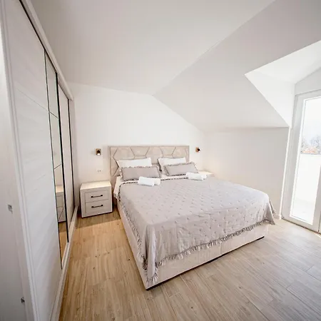 Tatil Evi House Greenside - With A Pool Kotlenice