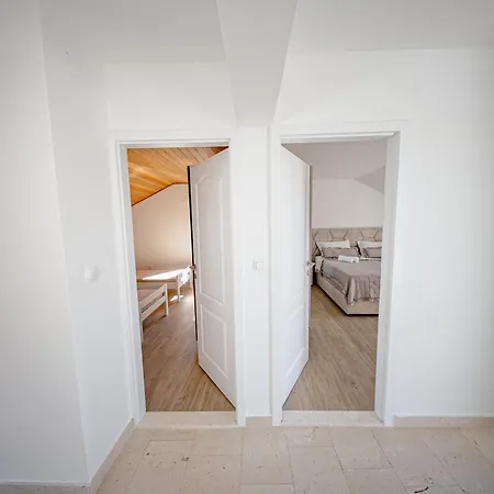 House Greenside - With A Pool Tatil Evi
