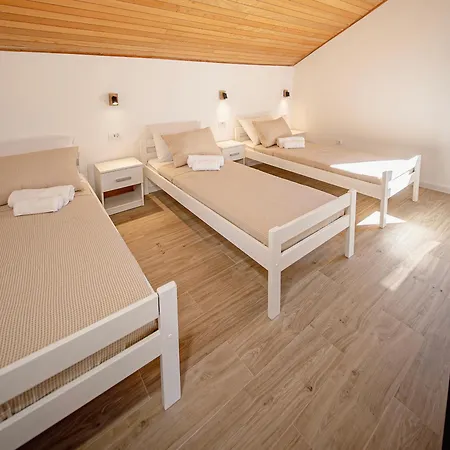 House Greenside - With A Pool Kotlenice