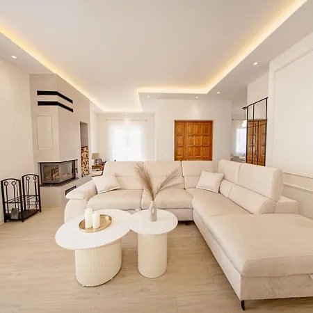 House Greenside - With A Pool Kotlenice