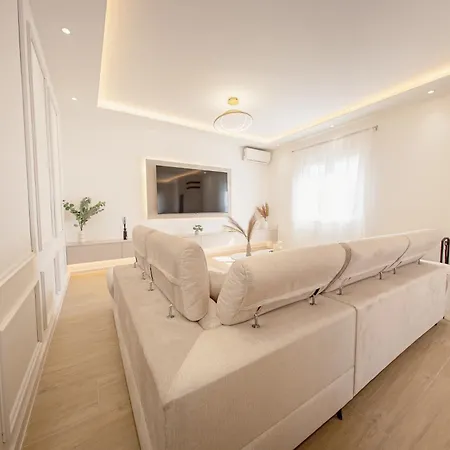 Tatil Evi House Greenside - With A Pool Kotlenice